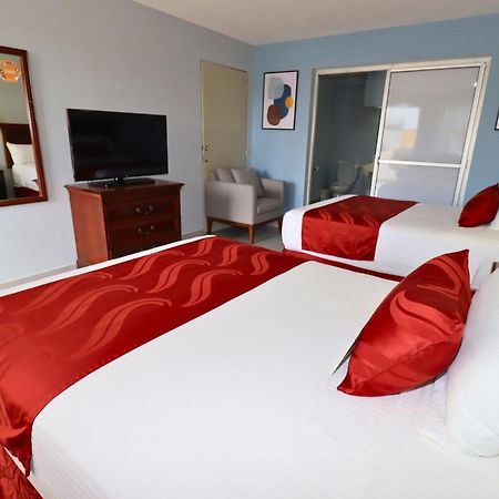 Quality Inn Пиедрас Неграс Екстериор снимка