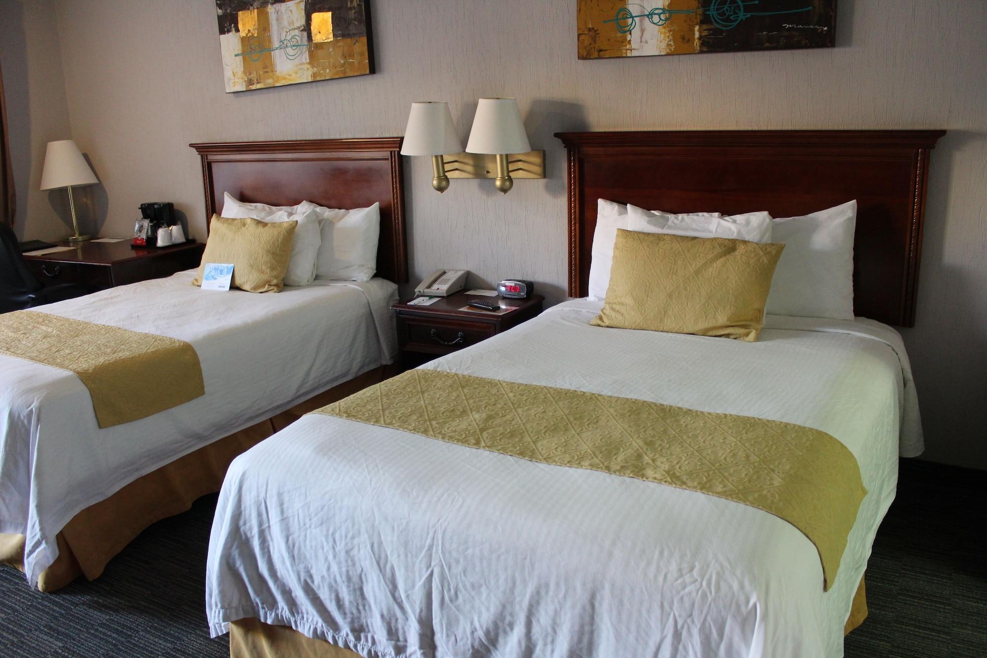 Quality Inn Пиедрас Неграс Екстериор снимка