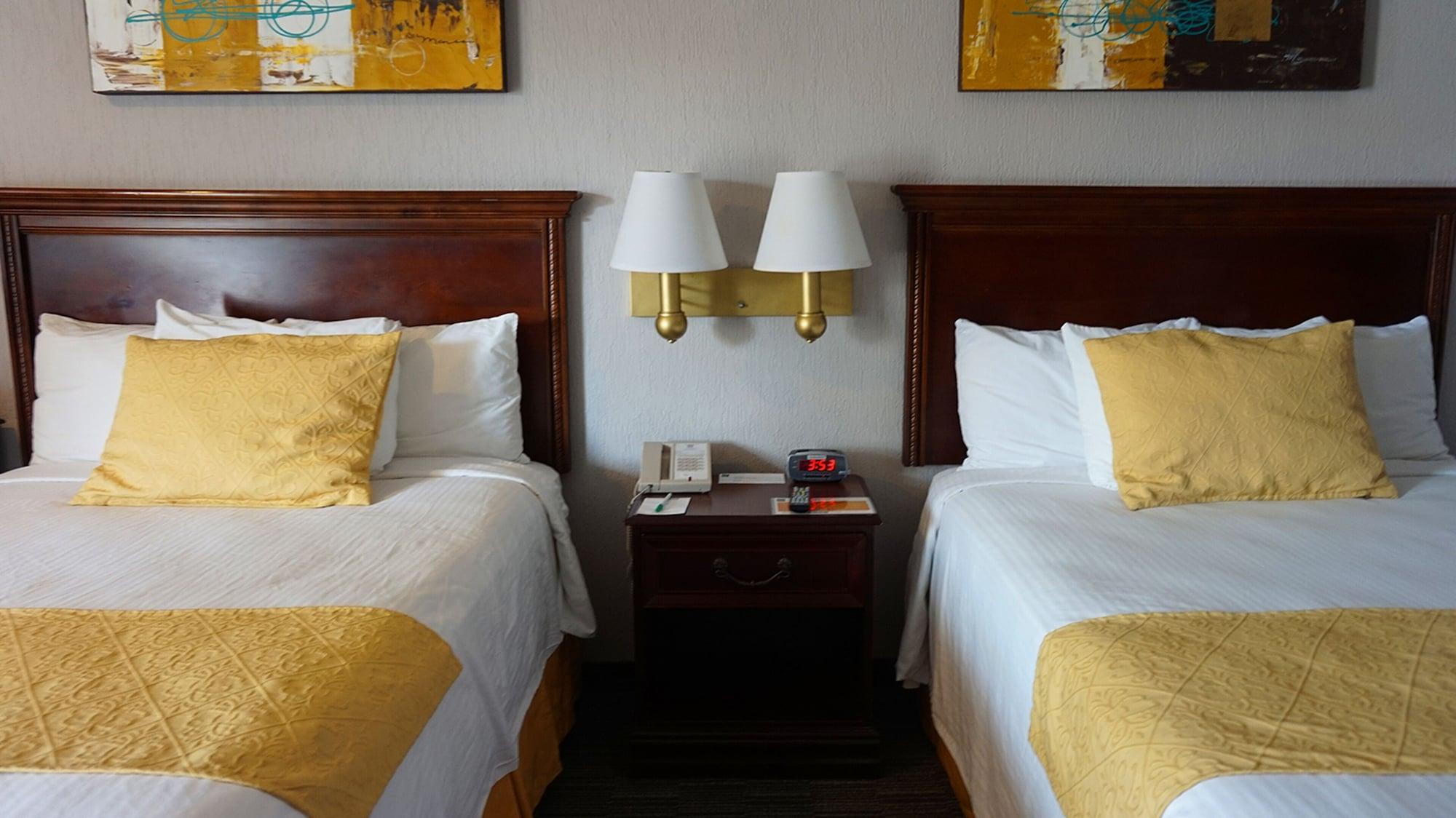 Quality Inn Пиедрас Неграс Екстериор снимка