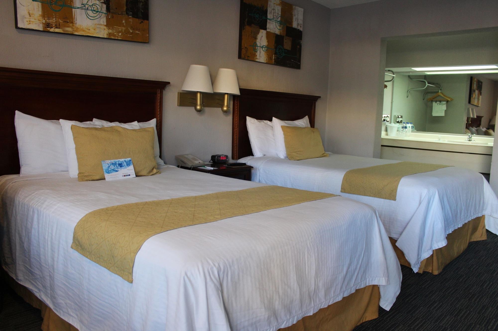 Quality Inn Пиедрас Неграс Екстериор снимка