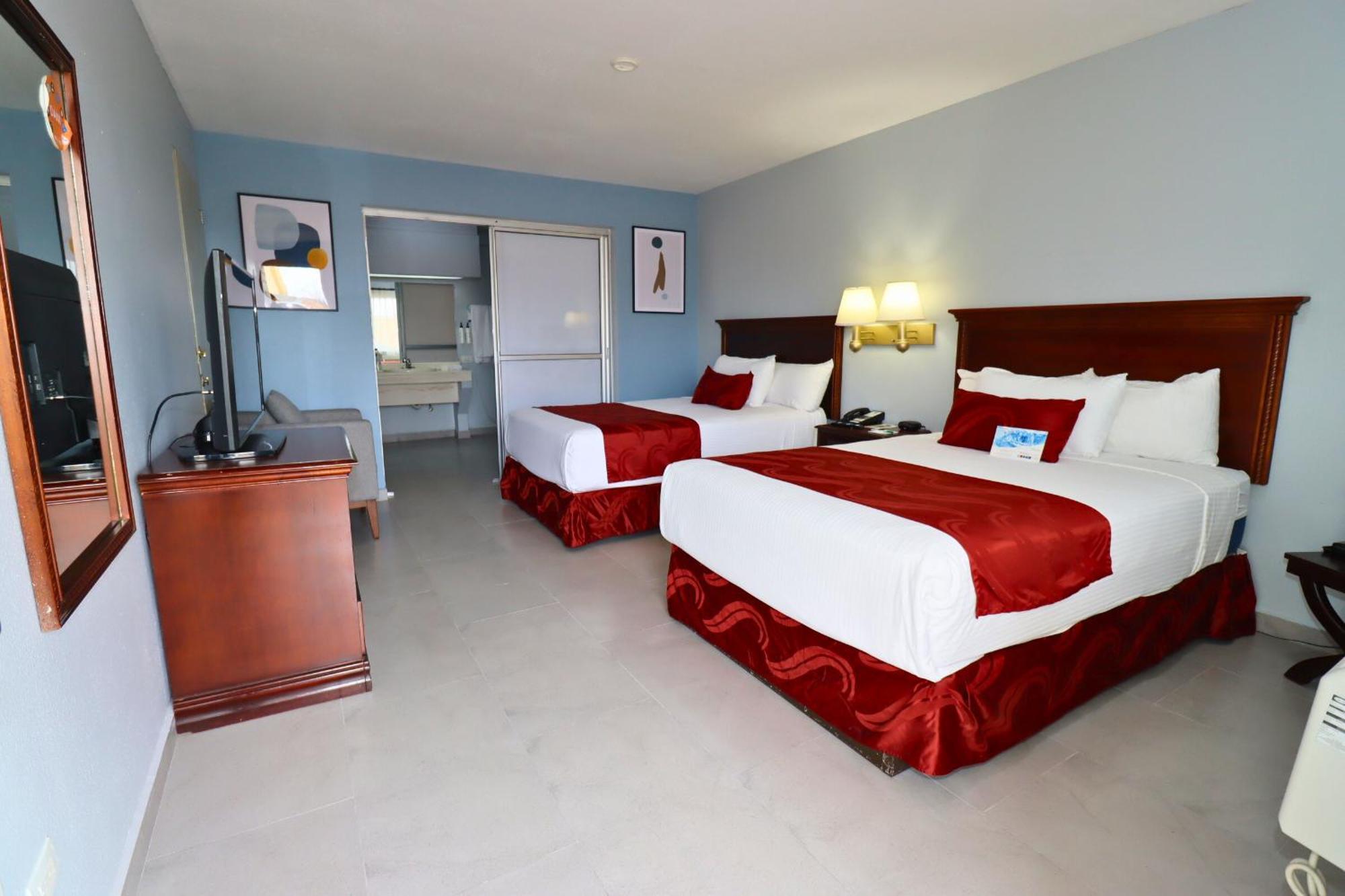 Quality Inn Пиедрас Неграс Екстериор снимка