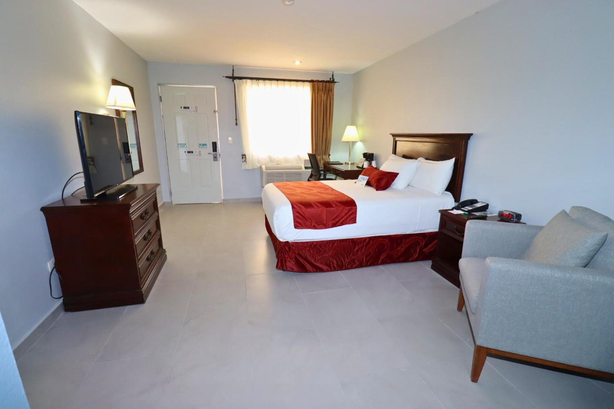 Quality Inn Пиедрас Неграс Екстериор снимка