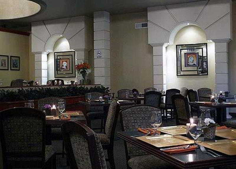 Quality Inn Пиедрас Неграс Екстериор снимка