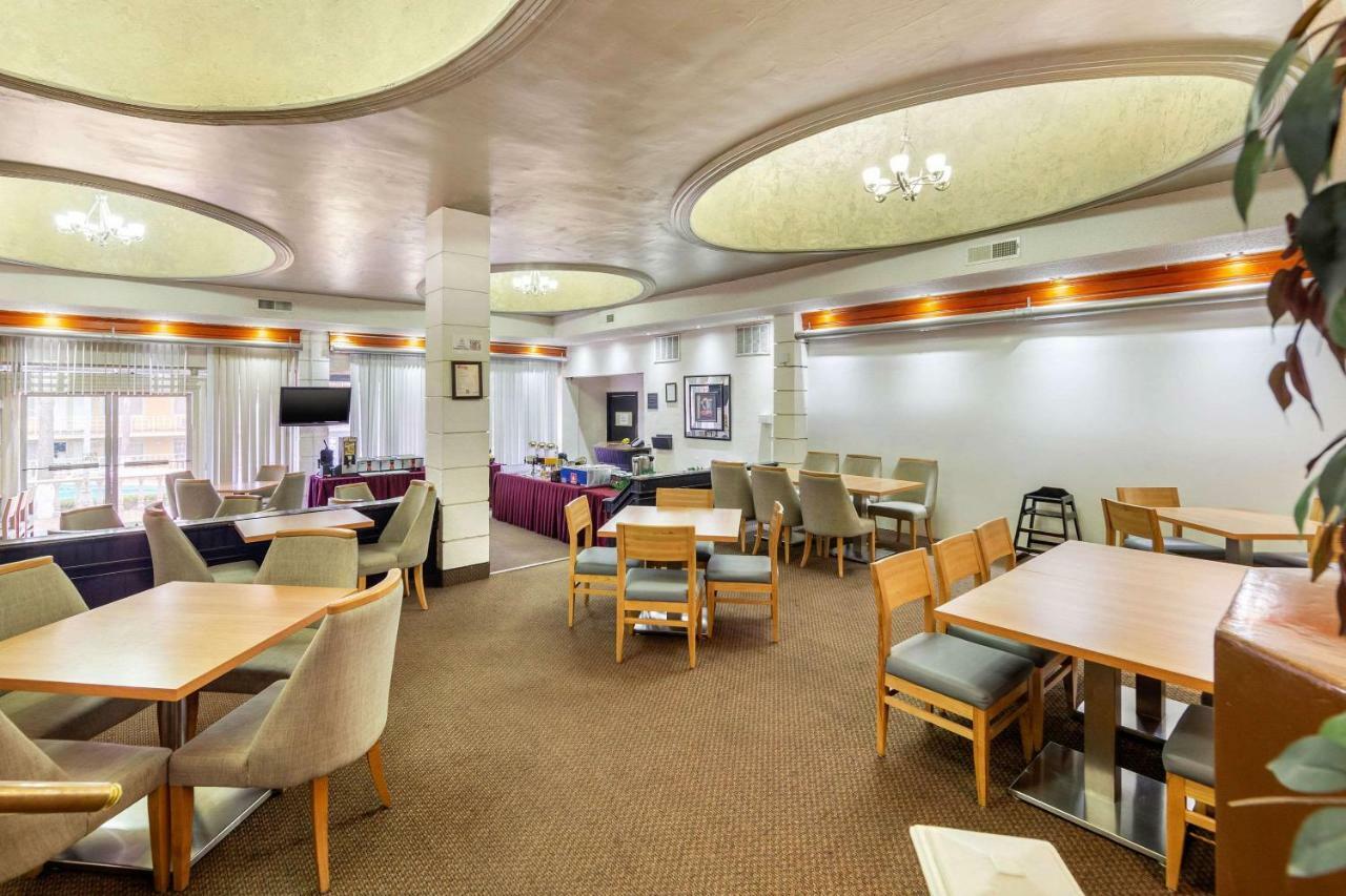 Quality Inn Пиедрас Неграс Екстериор снимка