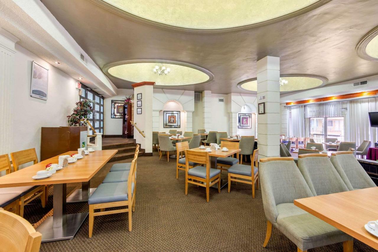 Quality Inn Пиедрас Неграс Екстериор снимка