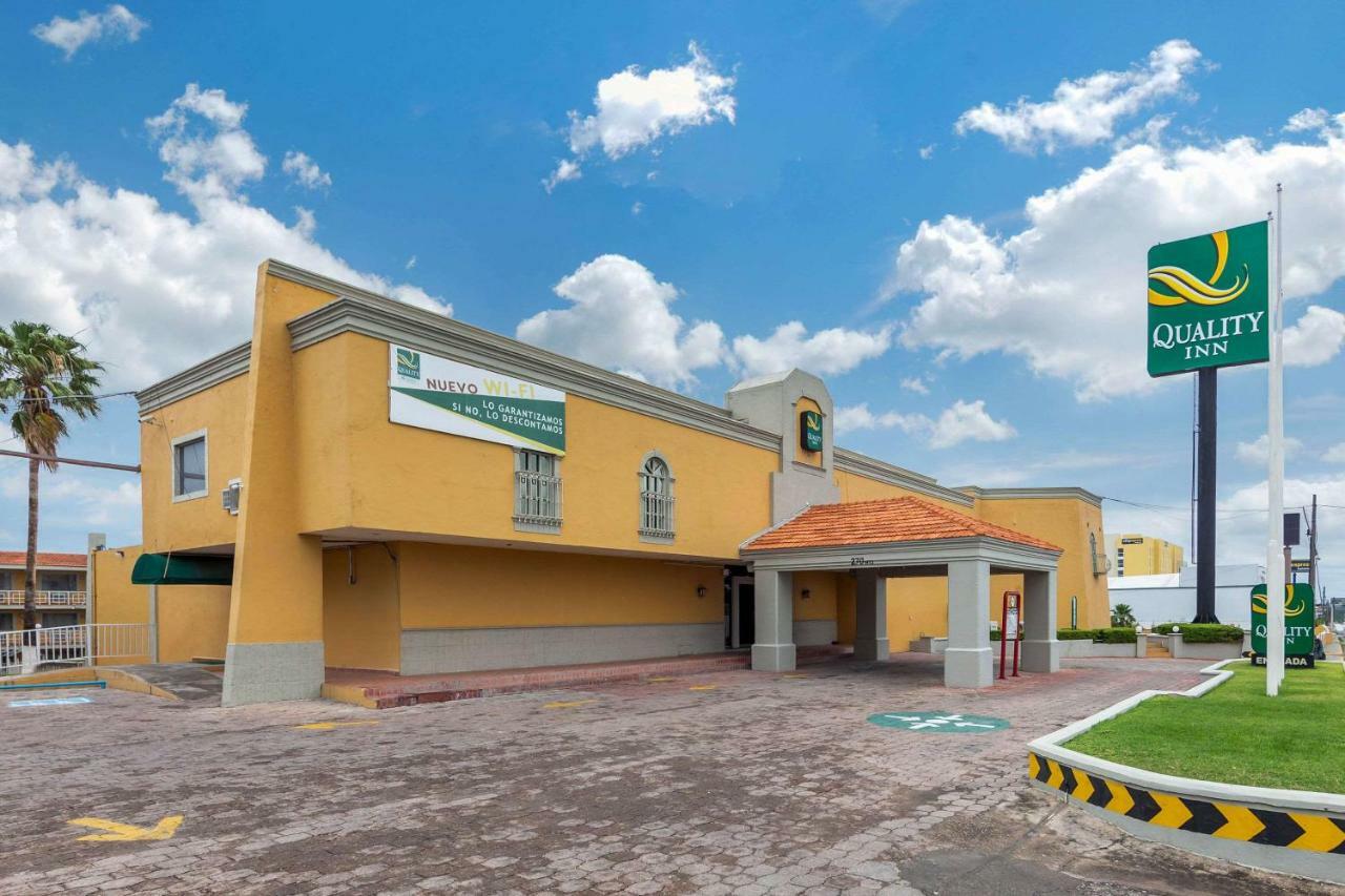 Quality Inn Пиедрас Неграс Екстериор снимка