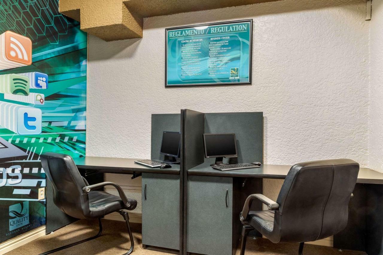 Quality Inn Пиедрас Неграс Екстериор снимка